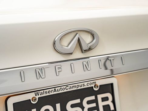 Used 2015 INFINITI Q70 3.7 w/ Deluxe Touring Package AWD/4WD image 17