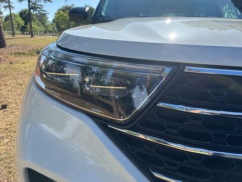 Used 2023 Ford Explorer XLT w/ Equipment Group 202A RWD image 9
