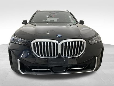 Used 2025 BMW X5 xDrive50e image 9
