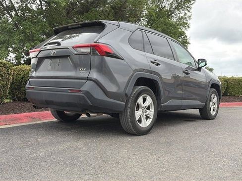 Used 2021 Toyota RAV4 XLE image 3