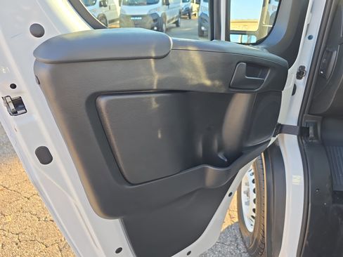 Used 2025 RAM ProMaster 2500 w/ Storage Group image 11