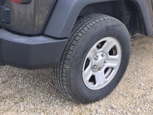 Used 2017 Jeep Wrangler Sport w/ Connectivity Group image 7