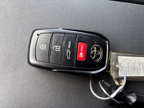 Used 2025 Toyota Highlander XSE AWD/4WD image 21