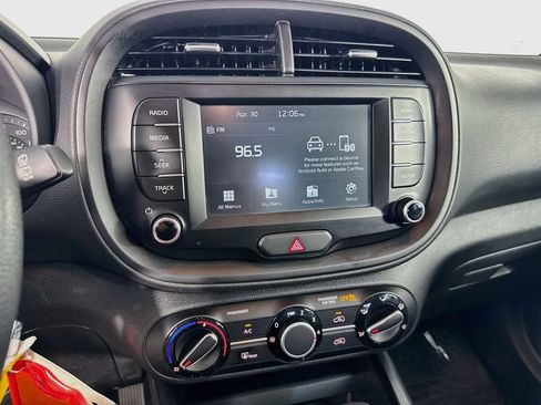 Used 2020 Kia Soul LX FWD image 19