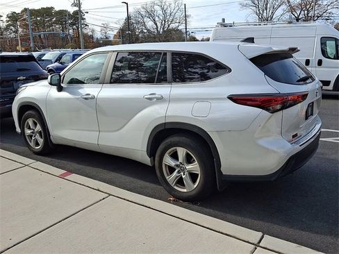 Used 2023 Toyota Highlander L image 5