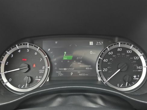 Used 2024 Toyota Highlander XLE AWD/4WD image 22