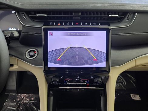 New 2025 Jeep Grand Cherokee Limited image 21