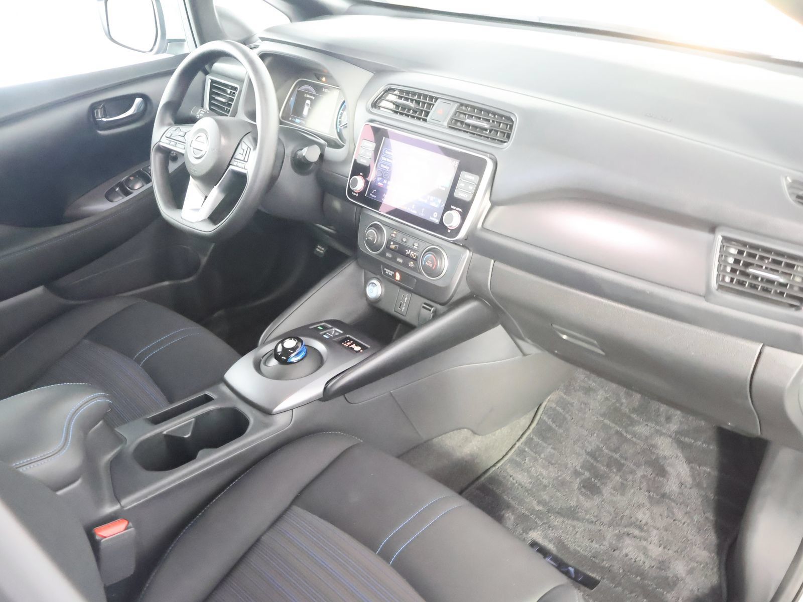 Used 2025 Nissan Leaf S FWD image 44
