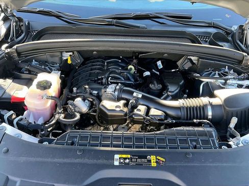 Certified 2025 Jeep Grand Cherokee Altitude image 38