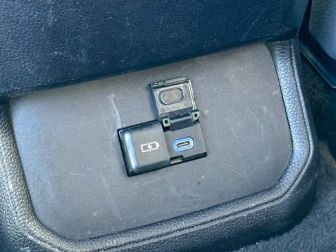 Used 2022 Toyota Highlander LE image 37