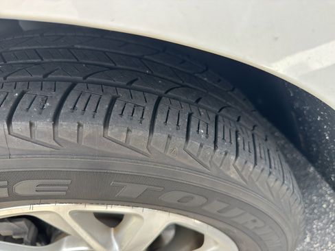 Used 2019 Chevrolet Equinox Premier image 3