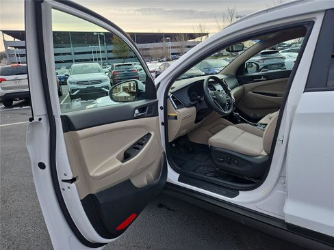 Used 2016 Hyundai Tucson SE w/ Option Group 02 image 12