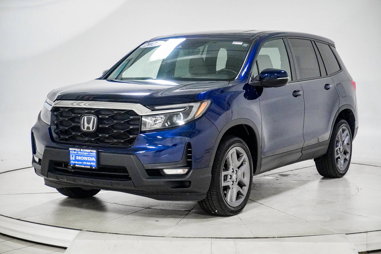 Used 2023 Honda Passport EX-L image 3
