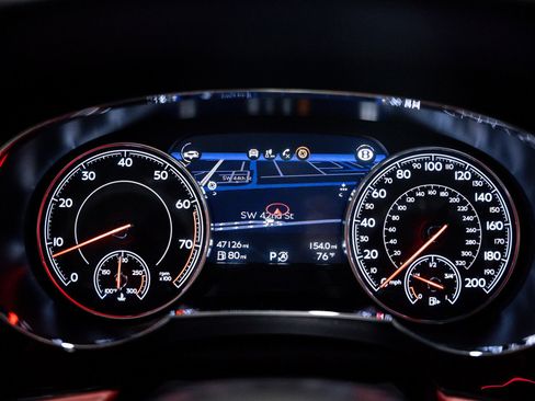 Used 2018 Bentley Bentayga image 81