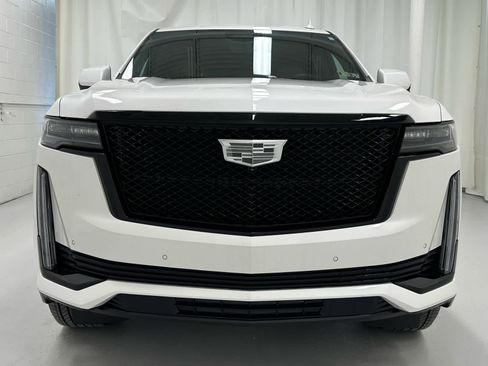 Used 2024 Cadillac Escalade ESV Sport w/ LPO, ONYX Package image 5