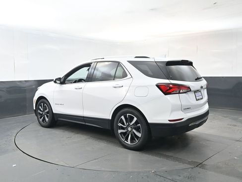 Used 2023 Chevrolet Equinox Premier image 3