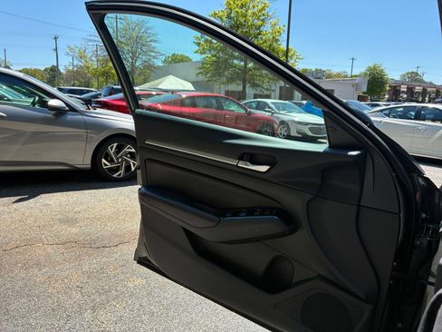 Used 2025 Nissan Altima 2.5 SR FWD image 18