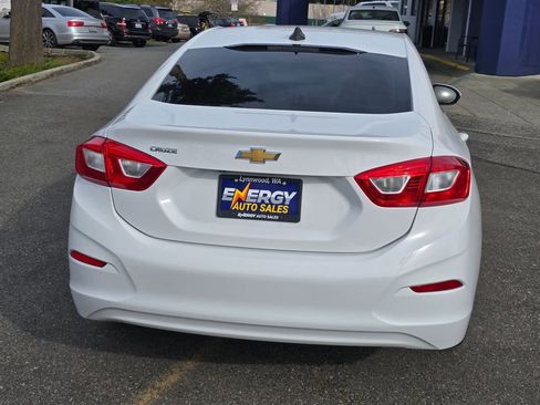 Used 2017 Chevrolet Cruze LS image 4