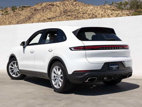 Certified 2025 Porsche Cayenne AWD/4WD image 3