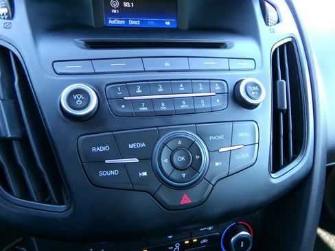 Used 2016 Ford Focus SE FWD image 18