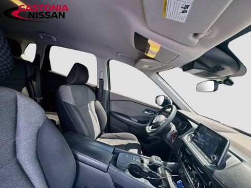 Used 2022 Nissan Rogue SV FWD image 33