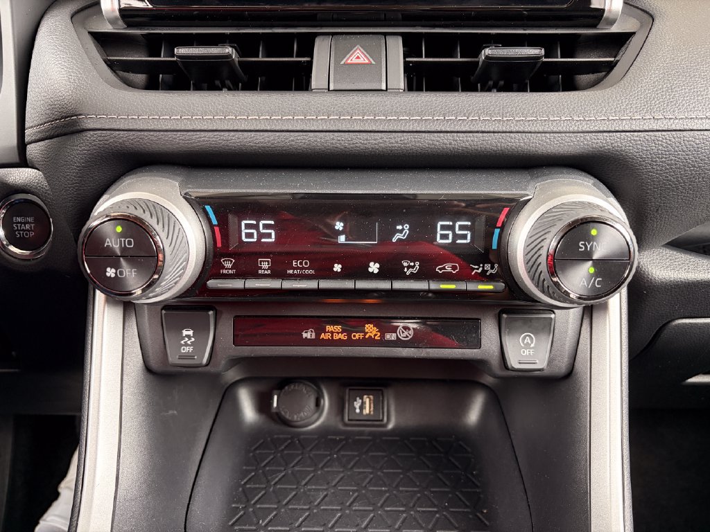 Used 2025 Toyota RAV4 XLE AWD/4WD image 22