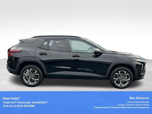 Used 2024 Chevrolet Trax LT w/ Driver Confidence Package FWD image 4