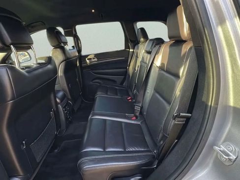 Used 2017 Jeep Grand Cherokee Limited image 18