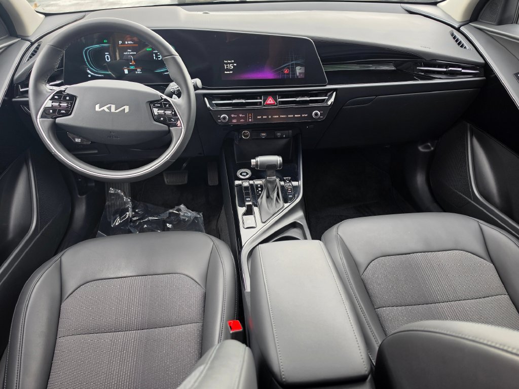 Certified 2025 Kia Niro EX FWD image 18