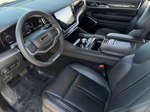 Used 2022 Jeep Wagoneer Series III w/ Convenience Group I AWD/4WD image 6
