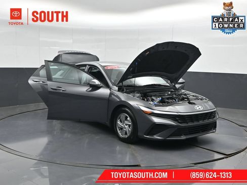 Used 2025 Hyundai Elantra SE FWD image 55