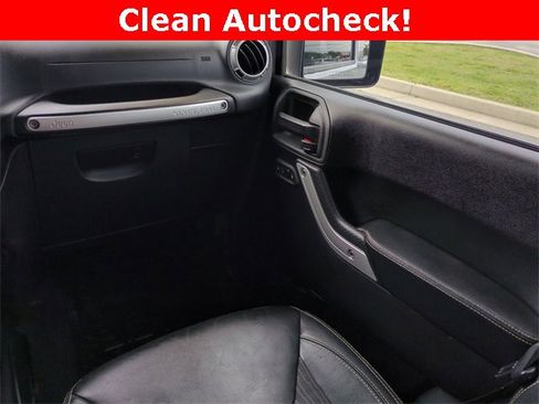 Used 2014 Jeep Wrangler Unlimited Freedom Edition image 16