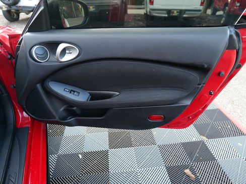 Used 2017 Nissan 370Z Coupe image 35