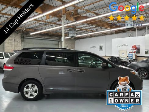 Used 2014 Toyota Sienna LE FWD image 4