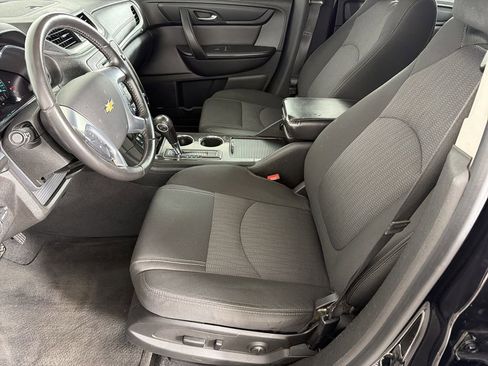 Used 2016 Chevrolet Traverse LT image 7
