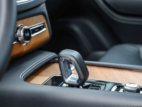 Used 2024 Volvo XC90 B6 Plus image 22