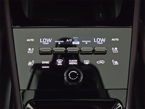 Certified 2025 Porsche Cayenne Coupe image 23