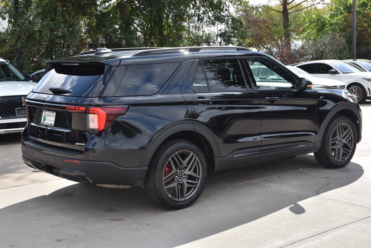 Used 2025 Ford Explorer ST-Line w/ ST-Line Street Pack AWD/4WD image 7