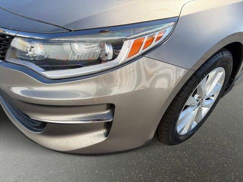 Used 2017 Kia Optima LX w/ Option Group 014 image 9