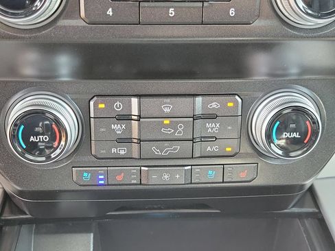 Certified 2019 Ford F150 Platinum w/ Equipment Group 701A Luxury AWD/4WD image 31