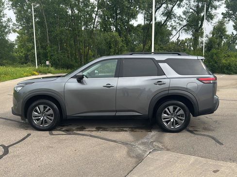 Used 2025 Nissan Pathfinder SV AWD/4WD image 2