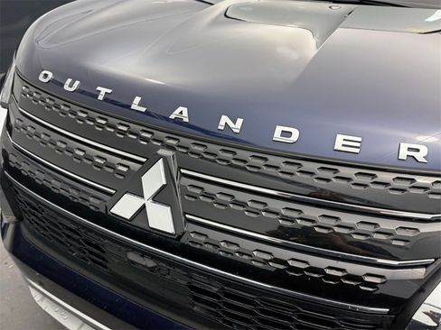 Used 2022 Mitsubishi Outlander SE image 31