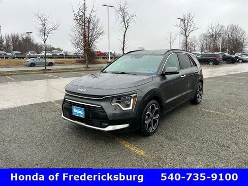Used 2023 Kia Niro SX Touring image 2