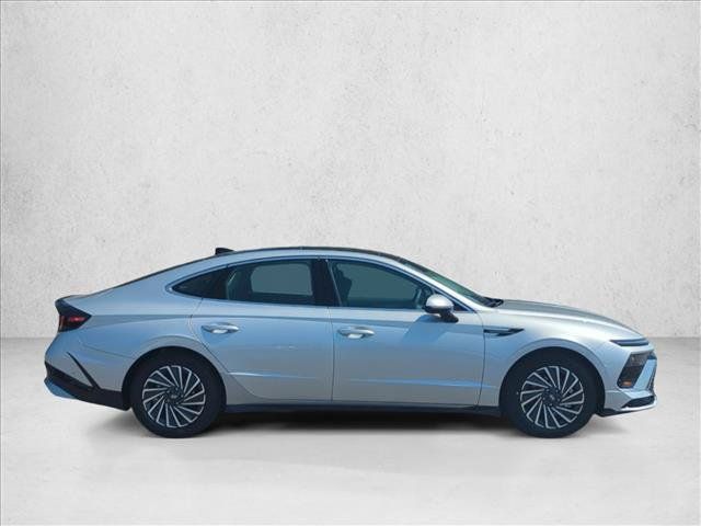 Certified 2025 Hyundai Sonata Limited FWD image 8
