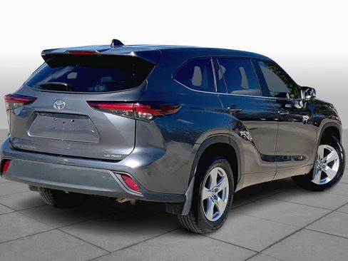 Used 2024 Toyota Highlander LE image 13