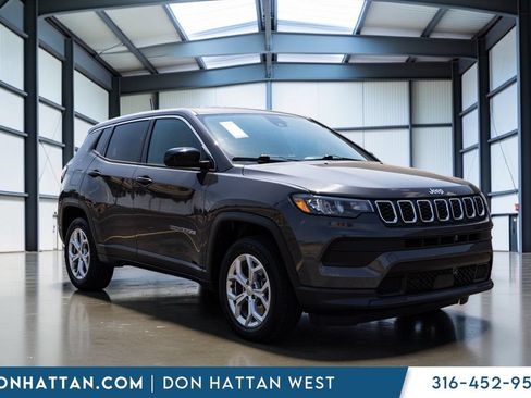 Used 2024 Jeep Compass Sport AWD/4WD image 31