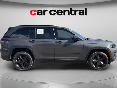 Used 2023 Jeep Grand Cherokee Altitude AWD/4WD image 6
