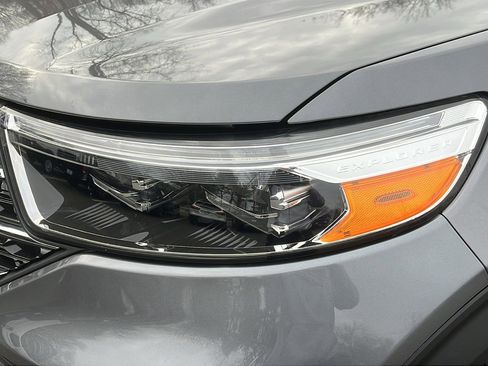 Used 2021 Ford Explorer XLT image 8