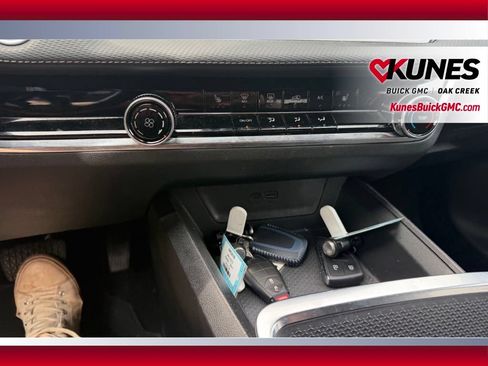 Used 2025 Chevrolet Equinox LT AWD/4WD image 19