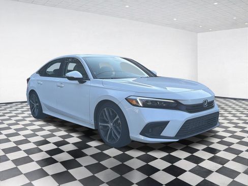 Used 2022 Honda Civic Touring image 3